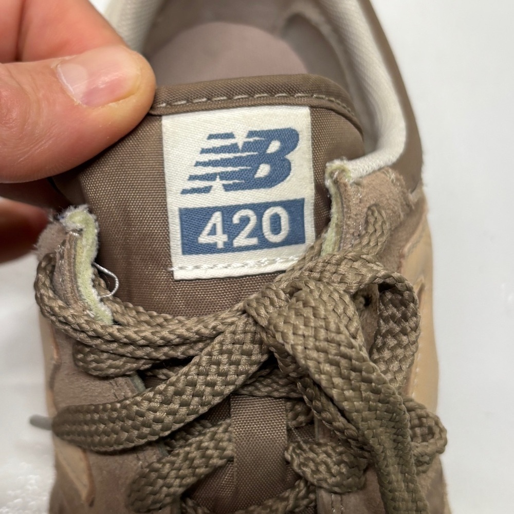 New Balance 420 v2 in a brown or tan women’s size 9.5 - Picture 10 of 11